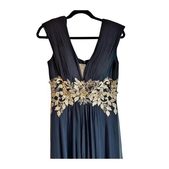 Betsy & Adam V-Neck Cap Sleeve Floral Applique Bodice A-Line Gown 4 NWT - Picture 9 of 13